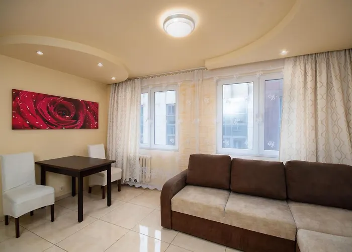 Rynek Standard By Bookinghost *